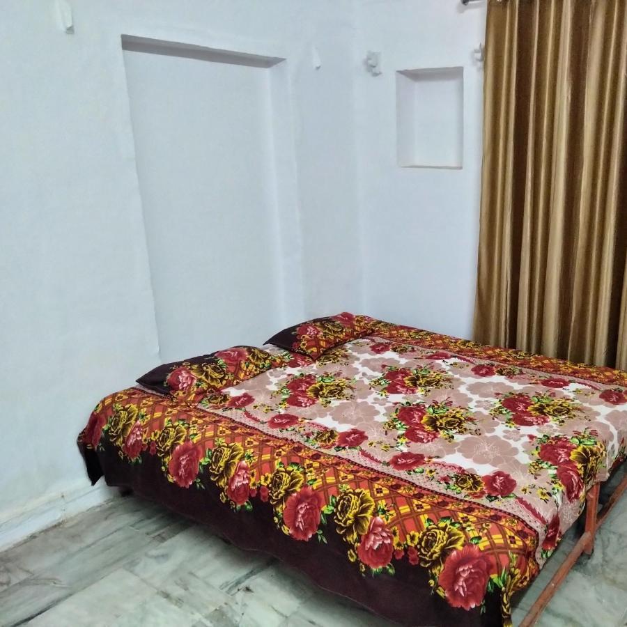 Shri Swami Sheetal Das Akhada B1-88 Assi , Near Pushkar Talab,Varanasi, Ashram Dharmshala Hotel Стая снимка